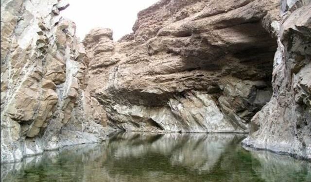 چشمه آبگرم کمشک در بستک ساماندهی می شود