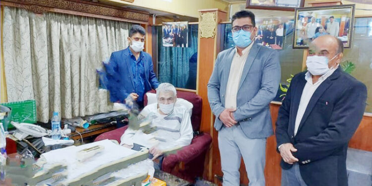 رییس هیات کشتی هرمزگان پیشکسوتان از سرمایه‌های با ارزش و  گران بهای جامعه هستند