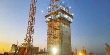 مرتفع ترین برج کنترل دریایی در بندر شهید رجایی در حال احداث است