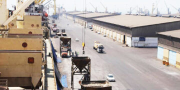 کشتی های حامل نهاده های کشاورزی و دامی در کوتاه ترین زمان خدمات می گیرند