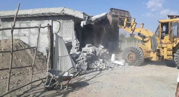 ۵۲ هزار و ۸۲۰ متر مربع از زمین های قشم رفع تصرف شد