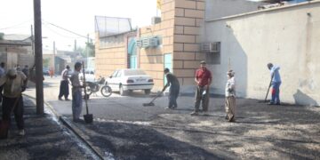 اجرای عملیات آسفالت معابر محله آیت‌ا… غفاری بندرعباس