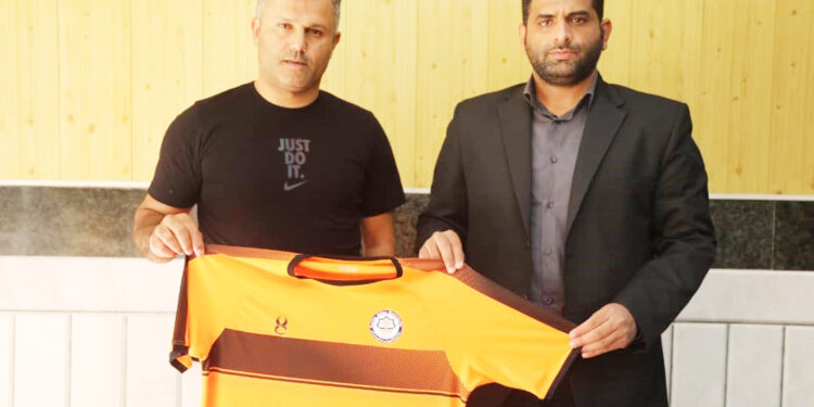 حسن اشجاری سرمربیگری  تیم فوتبال شهرداری بندرعباس را به دست گرفت