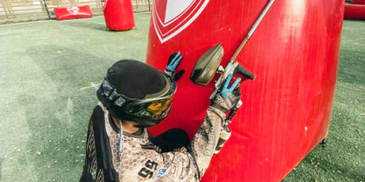 شهرداری منطقه یک همچنان در صدر لیگ جا خوش کرده است