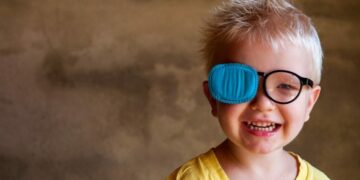 اجرای طرح غربالگری تنبلی چشم کودکان درهرمزگان تا پایان امسال ادامه دارد