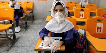 معاون سلامت آموزش وپرورش استان: فعالیت حضوری مدارس هرمزگان با مجوز ستاد کرونا انجام می‌شود