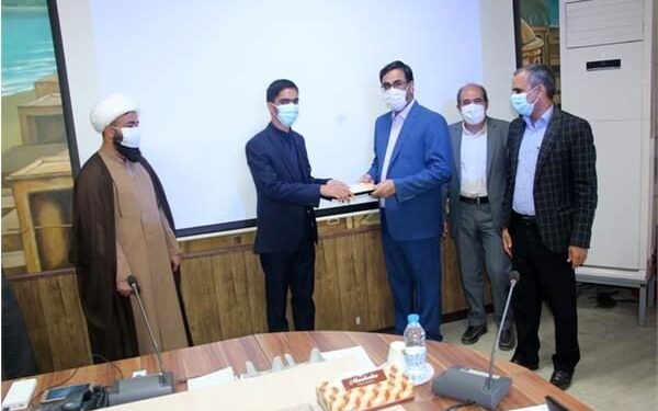 کتاب «راهبردهای رهبری» در بندرعباس رونمایی شد