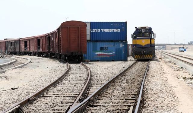 800 مترخطوط جدید ریلی در بندر شهید رجایی بهره برداری شد