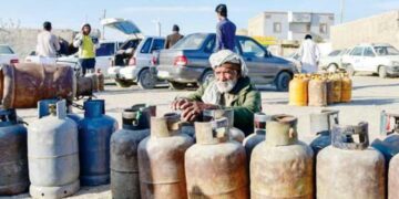 در گفتگو با ندای هرمزگان مطرح شد: اداره صنعت و معدن امکان برخورد با مراکز غیر رسمی عرضه سیلندر ندارد