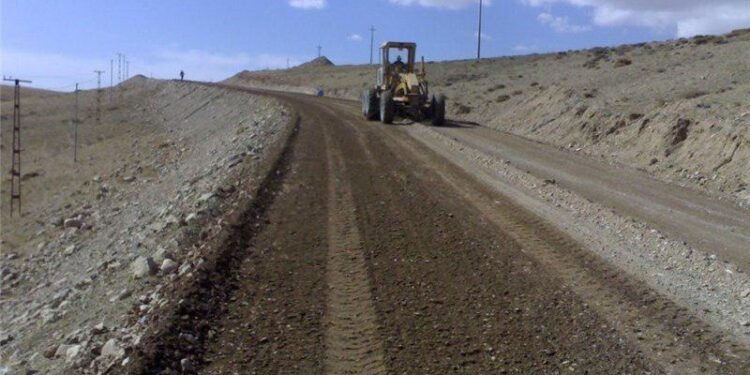 جاده روستای عبد ترمیم می شود