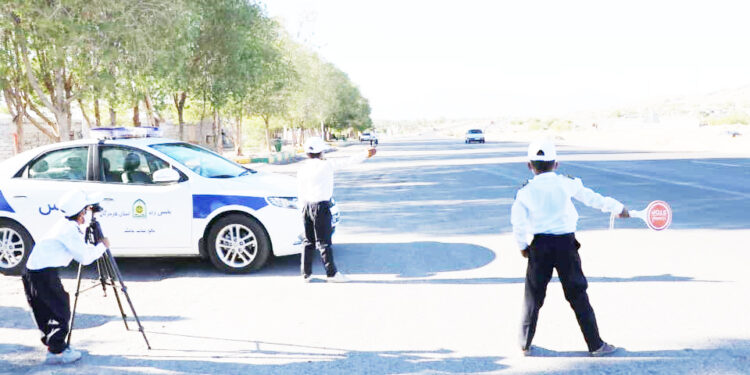 پلیس های خبرساز قدردانی از سه کودک مینابی که با عکس هایشان همیار پلیس شدند