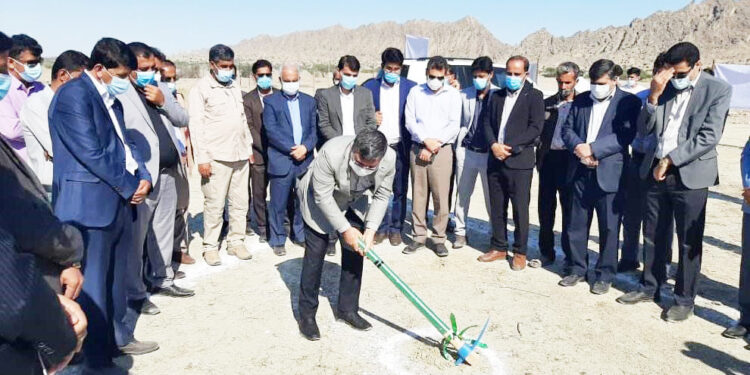 عملیات اجرایی گلخانه ۵۰هکتاری هیدروپونیک در سیریک آغاز شد