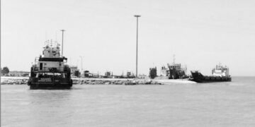 روزنامه نگار قشمی: مدیریت بنادر لافت و پل به سازمان بنادر و دریانوردی واگذار شود