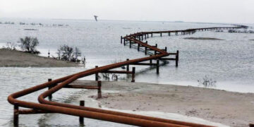 توسط شناورهای داخلی؛ لوله‌گذاری دریایی پایانه نفتی جاسک آغاز شد