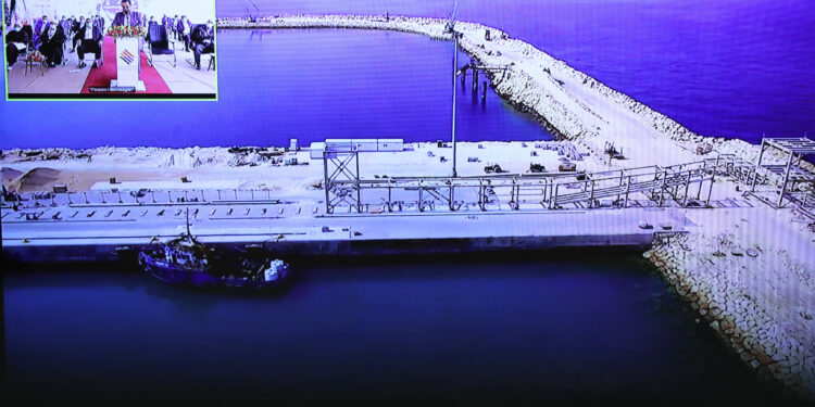 بهره برداری از دو پروژه اقتصادی در هرمزگان توسط رئیس جمهور