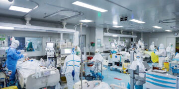 خطر موج چهارم کرونا بیخ گوش هرمزگان