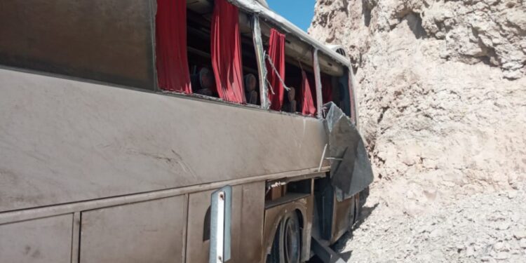 جاده پیچید و راننده نپیچید