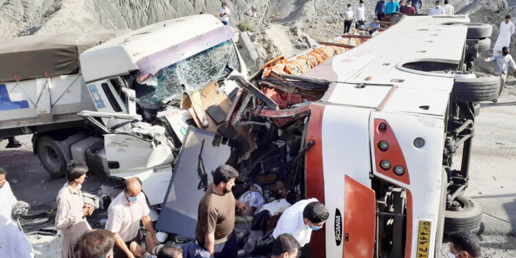 تصادف مرگبار اتوبوس در محور رودان