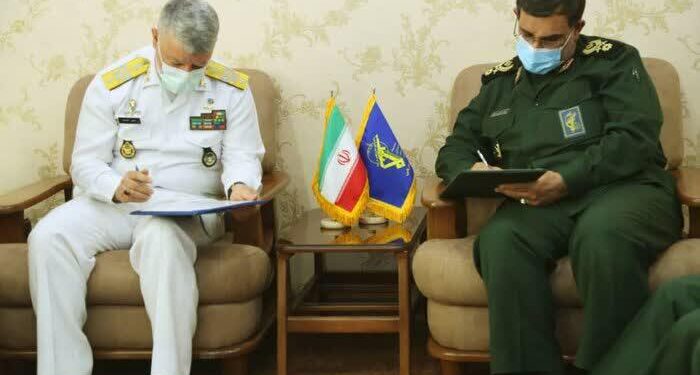 امضاء تفاهم نامه آموزشی، اطلاعاتی وعملیاتی بین فرماندهان دو نیروی دریای