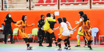 دیدار تیم های مس کرمان و شرکت ملی حفاری ایران قضاوت عالی داور فوتسال جاسک در لیگ برتر بانوان کشور