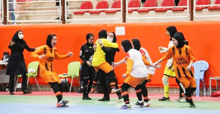 دیدار تیم های مس کرمان و شرکت ملی حفاری ایران قضاوت عالی داور فوتسال جاسک در لیگ برتر بانوان کشور