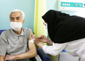 برای واکسیناسیون سالمندان نیاز به نام نویسی و مراجعه به مراکز  جامع سلامت نیست