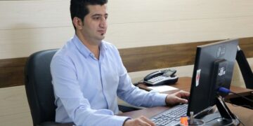 اتاق بازرگانی بندرعباس 40کپسول اکسیژن به بیمارستان ها اهدا کرد