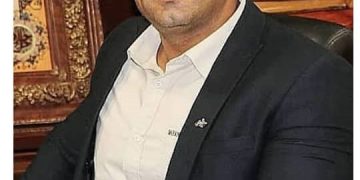 در رشته کشتی ، بدنسازی و پرورش اندام مدال های رنگارنگی را بر گردن آویخته ام