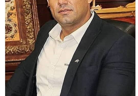 در رشته کشتی ، بدنسازی و پرورش اندام مدال های رنگارنگی را بر گردن آویخته ام