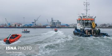 نجات جان سه صیاد مفقود شده در آب‌های جزیره سیری