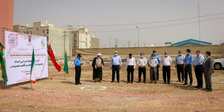 کلنگ زنی حسینیه حضرت فاطمه معصومه (س) در بندرعباس