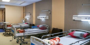 هرمزگان با کمبود کادر درمان و تخت بیمارستانی روبروست