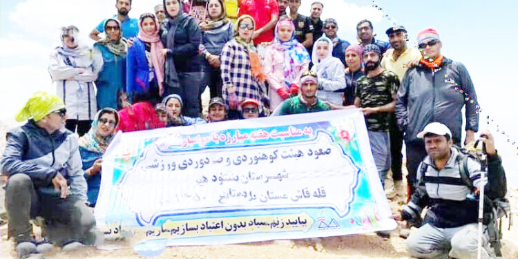 صعود کوهنوردان بندرخمیر به قله قاش مستان