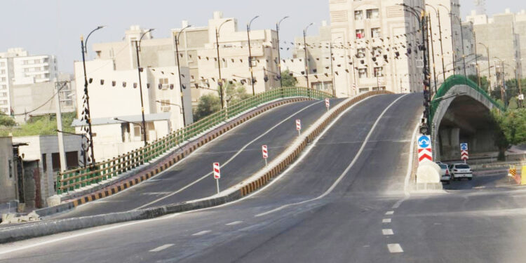 بلوار پردیس و تقاطع غیرهم‌سطح شهدای نایبند بندرعباس افتتاح شد