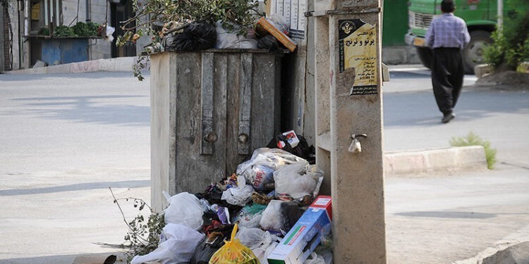 جمع‌آوری ۳۰ تن زباله و نخاله از ورودی شمالی بندرعباس