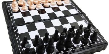 نادر نوروزیان قهرمان مسابقات هفتگی شطرنج میناب