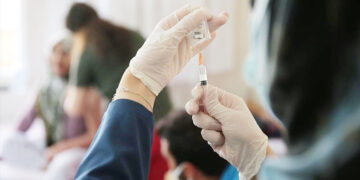 استاندار: خودداری از واکسیناسیون باعث کاهش سهمیه هرمزگان می شود