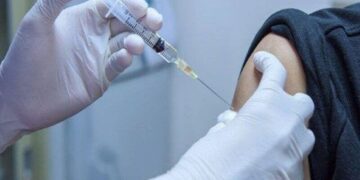 افراد روستایی بالای ۱۸ سال در هرمزگان واکسینه می‌شوند