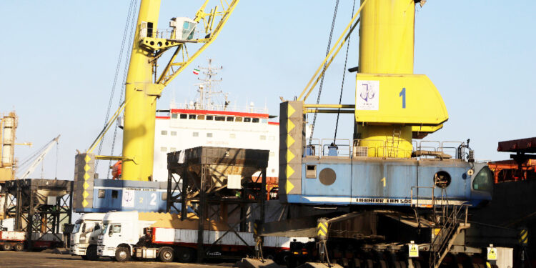 590 هزار تن انواع کالای اساسی در نوبت تخلیه است