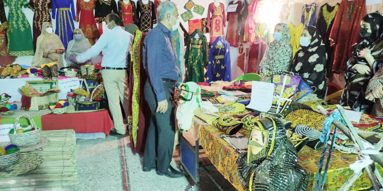 نمایشگاهی پر از هنر دست بانوان رودبار