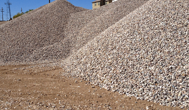 رفت و برگشت یک تعرفه و نگرانی از گرانی مصالح؛ تعیین قیمت جدید شن و ماسه در هرمزگان