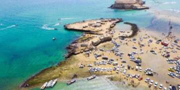 سکوت معنا دار در برابر جزیره خواری