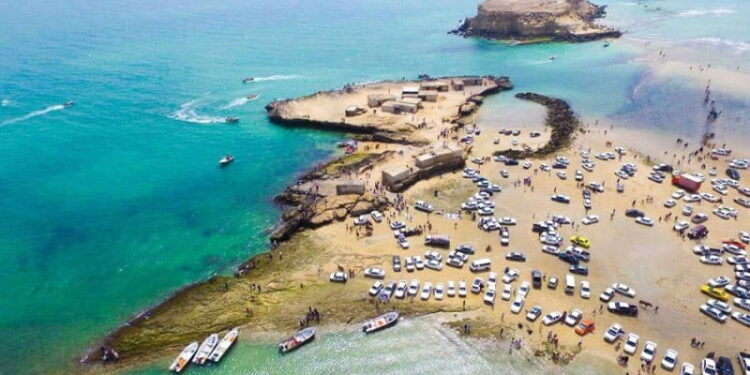 سکوت معنا دار در برابر جزیره خواری