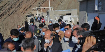 بازدید وزیر نیرو از مناطق سیل زده میناب