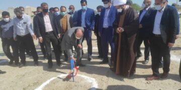 با حضور استاندار هرمزگان انجام شد؛ آغاز عملیات اجرایی مدرسه 6 کلاسه محله کندال بندرخمیر