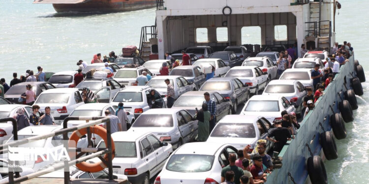 قشم مقصد ۸۳۳ هزار گردشگر نوروزی