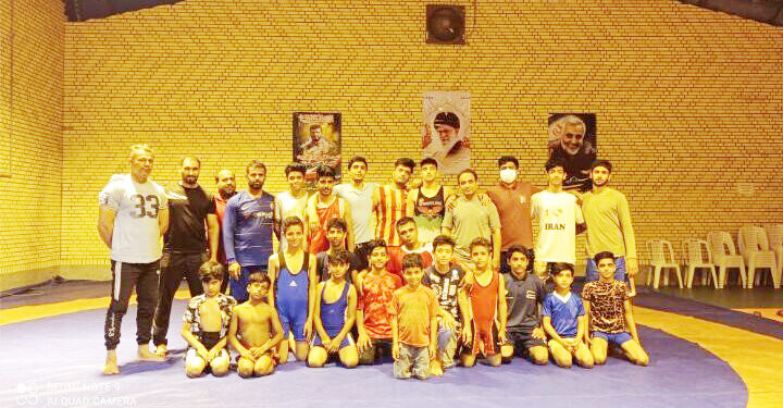 مراد عسگری: پیشکسوتان وارثان اصلی کشتی اند چرا در محله دو هزار«کوی ملت» که مهد کشتی استان هرمزگان است یک مجتمع ورزشی نداریم؟ پیشرفت کشتی استان شد