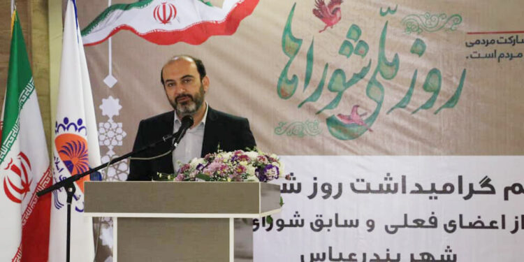 استاندار هرمزگان در روز ملی شوراها مطرح کرد؛ مسائل شهری بندرعباس با خرد جمعی قابل حل است