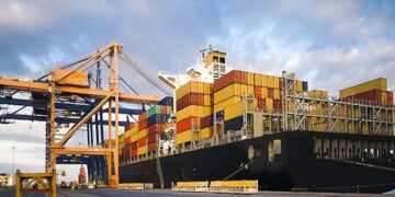 تعیین تکلیف ۱۲۲ هزار کانتینر در بندر شهید رجایی