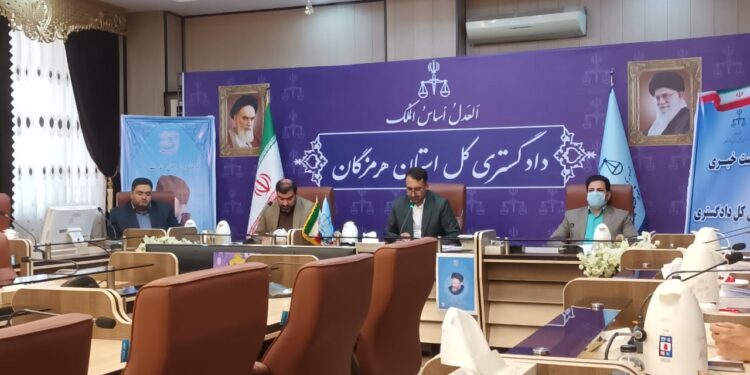 در نشست خبری رئیس کل دادگستری هرمزگان مطرح شد؛ نگرانی از ترک تحصیل جوانان و نوجوانان و گرایش آنها به سمت قاچاق سوخت